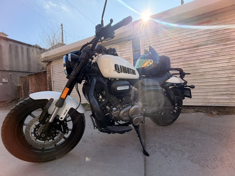QJMOTOR 闪300S