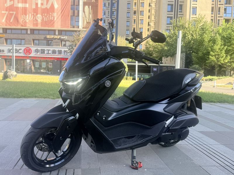 雅马哈 NMAX