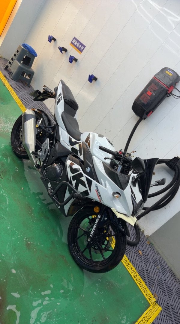 豪爵铃木 GSX250R