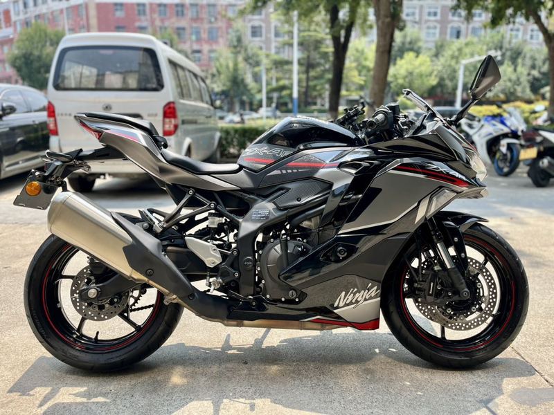 川崎 ZX-4R