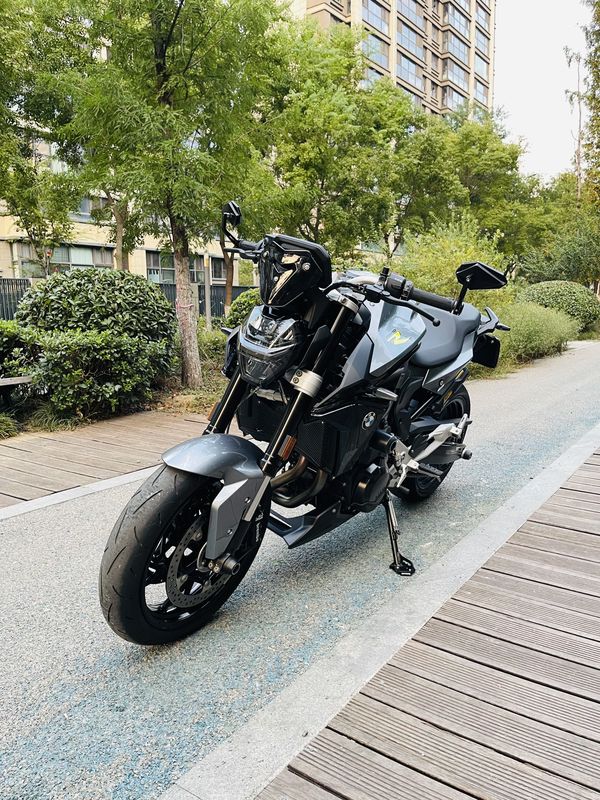 宝马 F 900 R