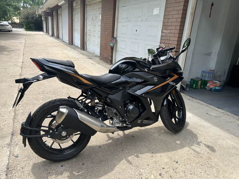 豪爵铃木 GSX250R
