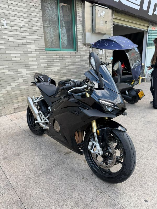 张雪机车 500RR