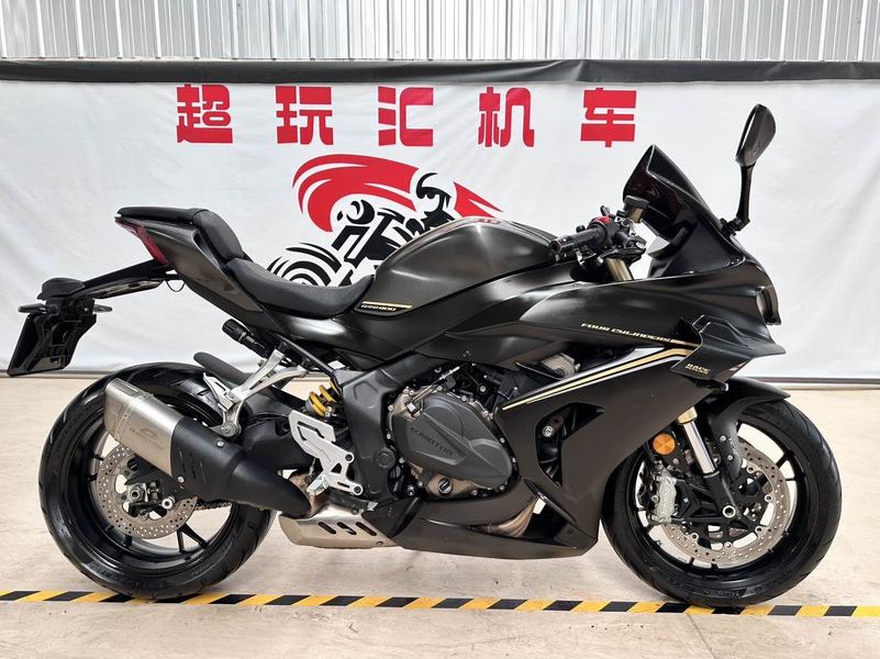 QJMOTOR 赛800