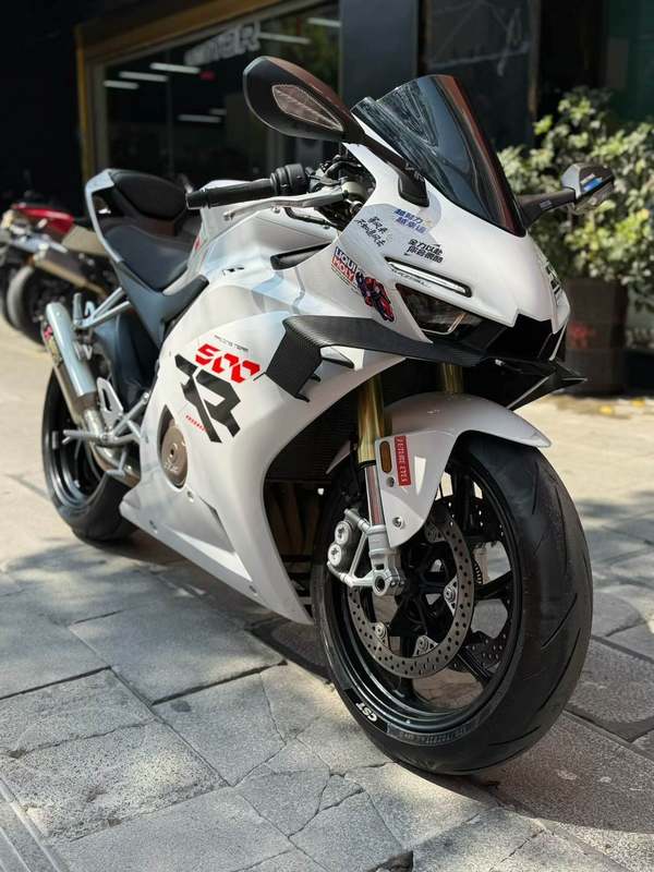 张雪机车 500RR