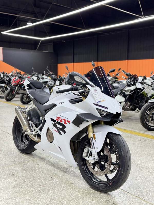 张雪机车 500RR