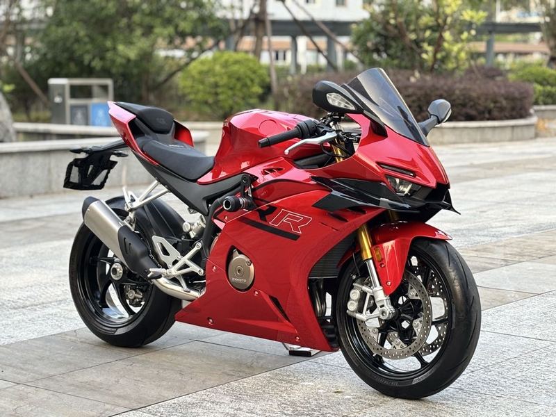 张雪机车 500RR