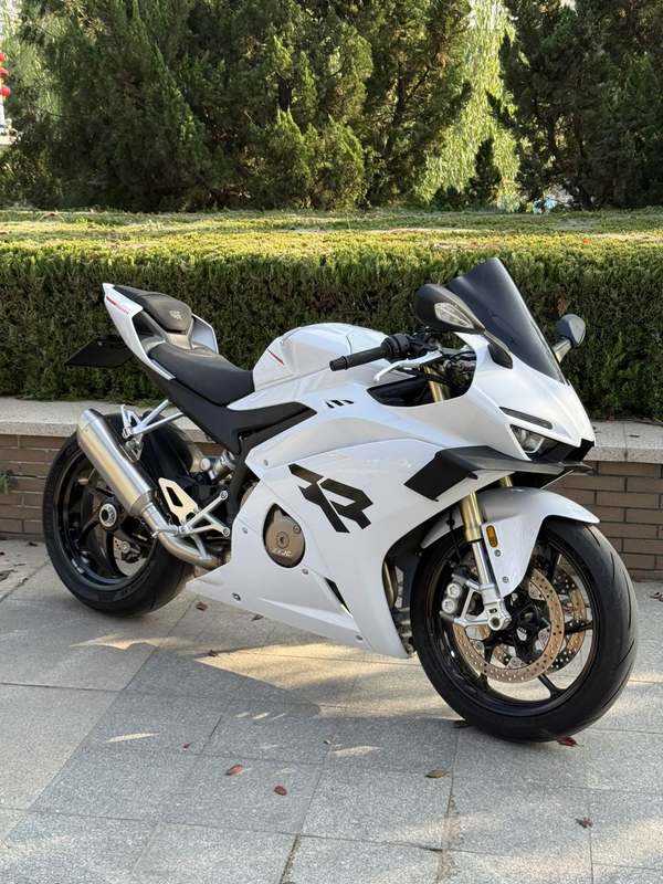 张雪机车 500RR