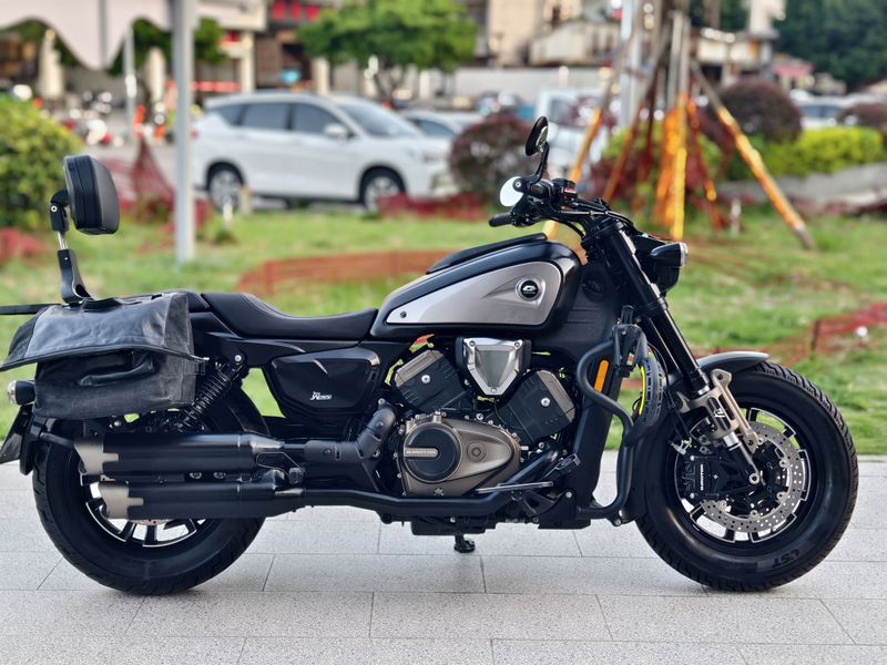 QJMOTOR 闪600