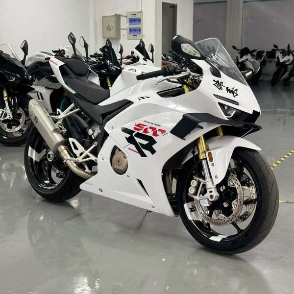 张雪机车 500RR