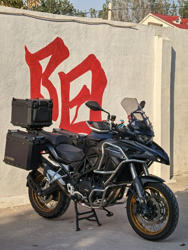 贝纳利 TRK552