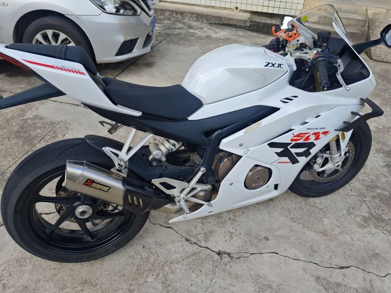 张雪机车 500RR