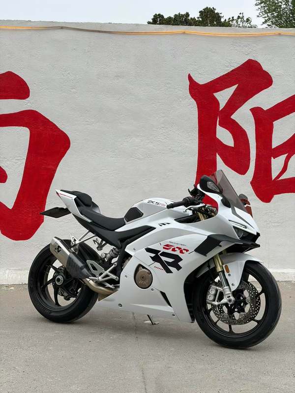 张雪机车 500RR