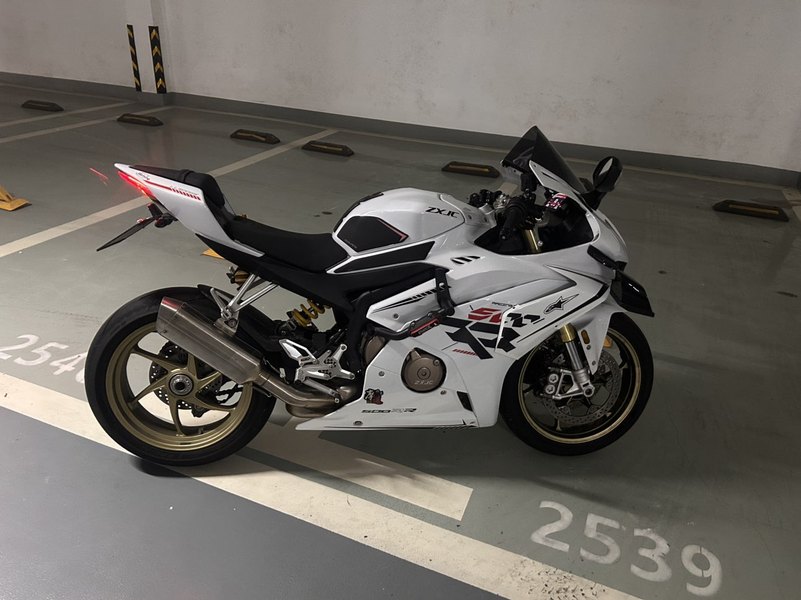 张雪机车 500RR