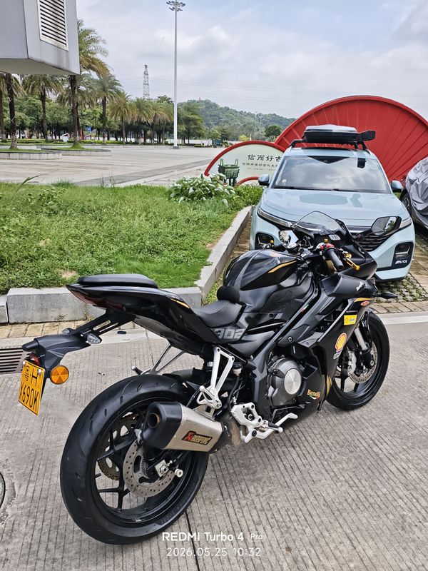 贝纳利 龙卷风 Tornado 302R