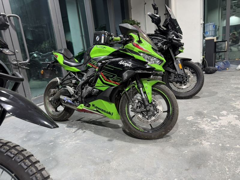 川崎 ZX-4R