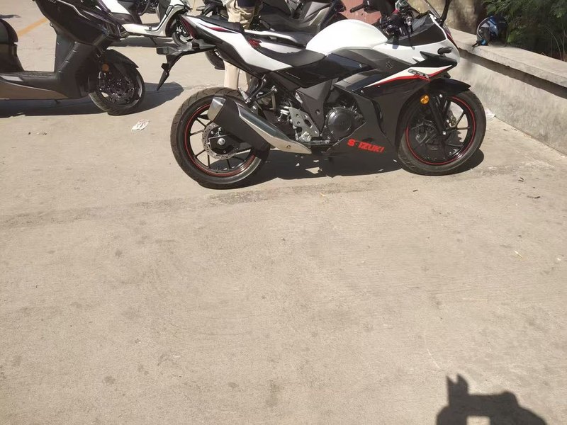 豪爵铃木 GSX250R