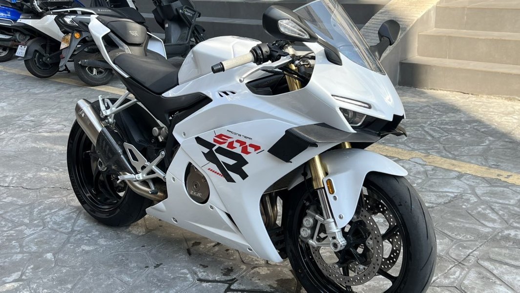 张雪机车 500RR