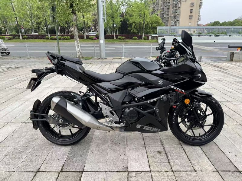 豪爵铃木 GSX250R