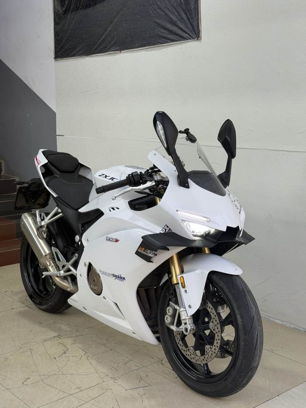 张雪机车 500RR