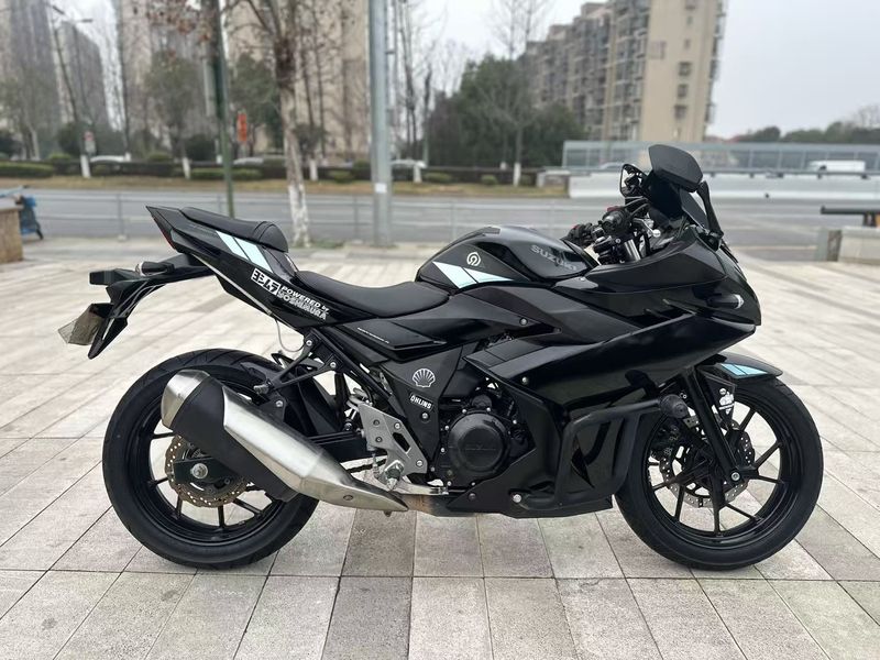 豪爵铃木 GSX250R