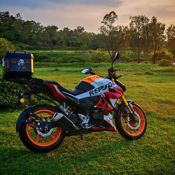 五羊本田 CB190R 暴锋眼