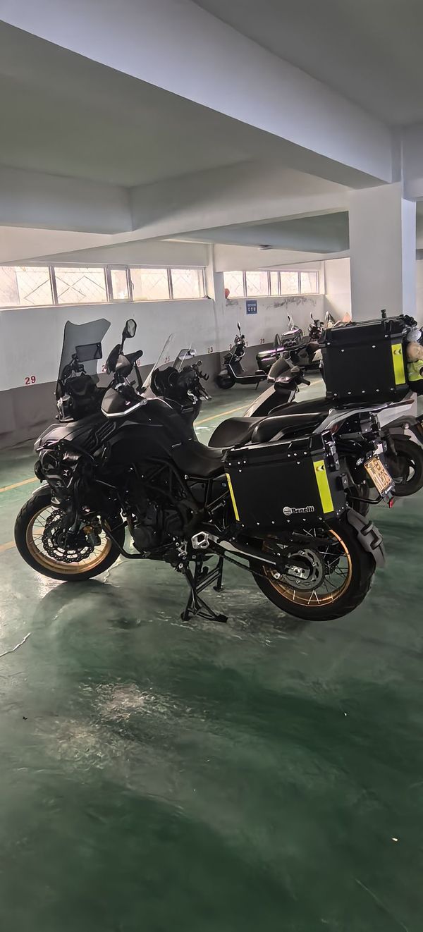 贝纳利 TRK702