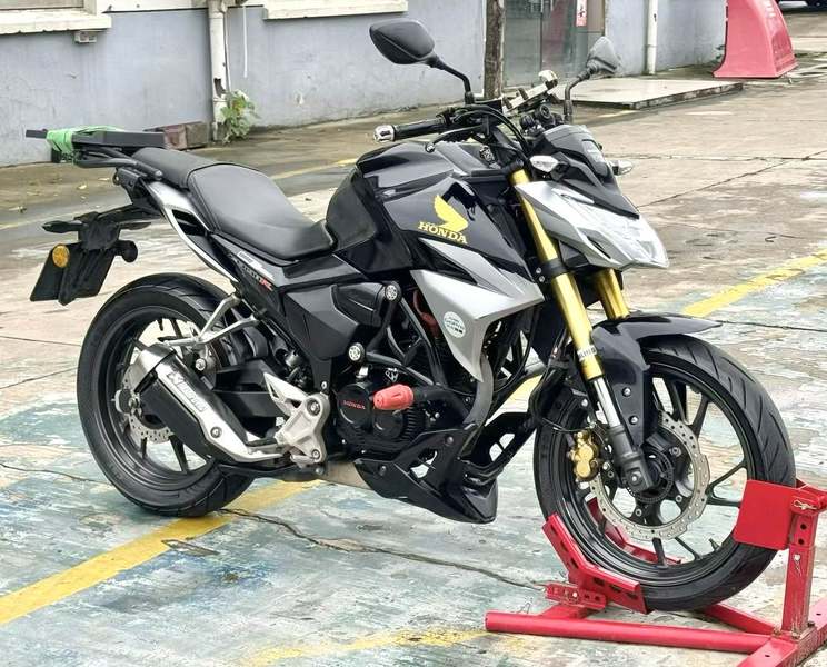 五羊本田 CB190R 暴锋眼