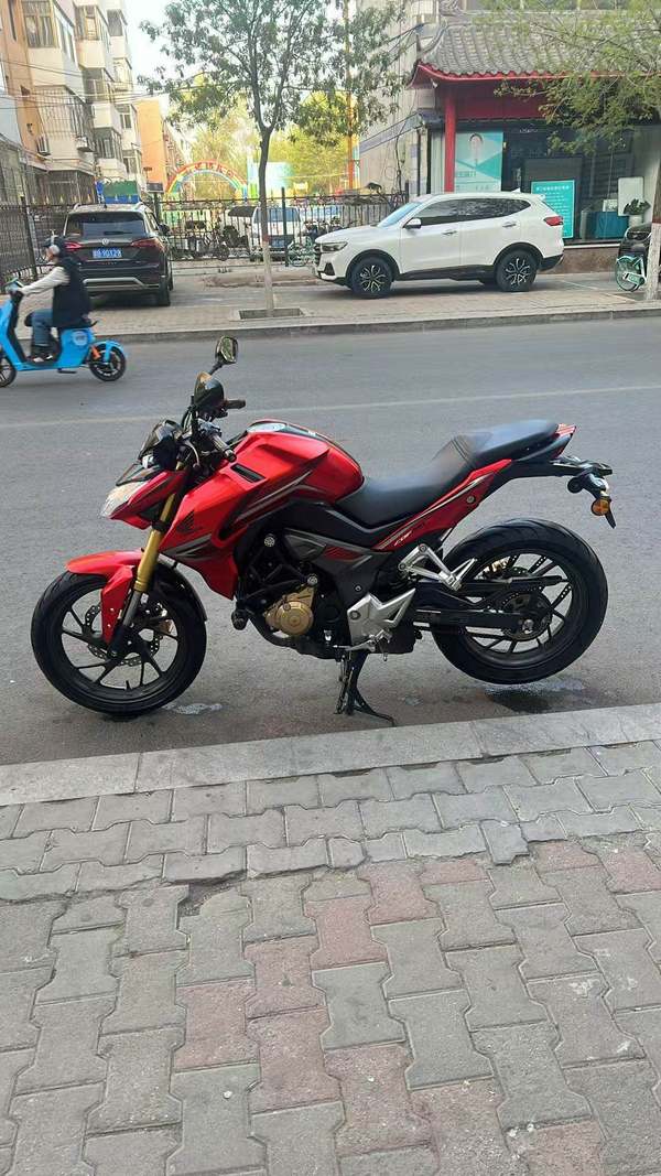 五羊本田 CB190R 暴锋眼