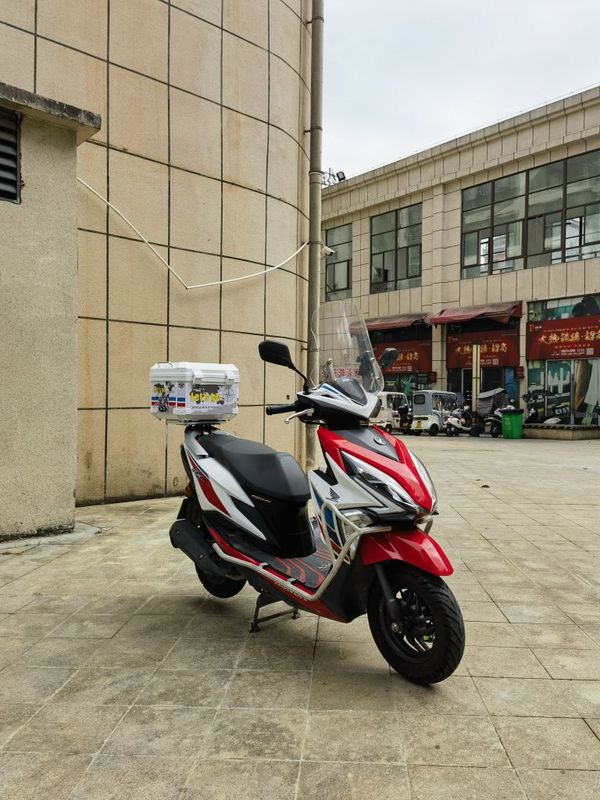 新大洲本田 裂行 RX125Fi