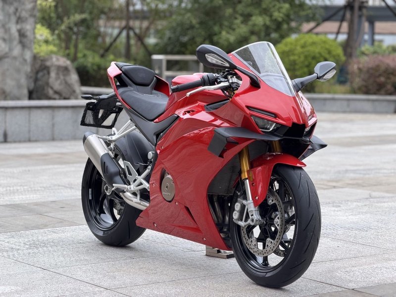 张雪机车 500RR
