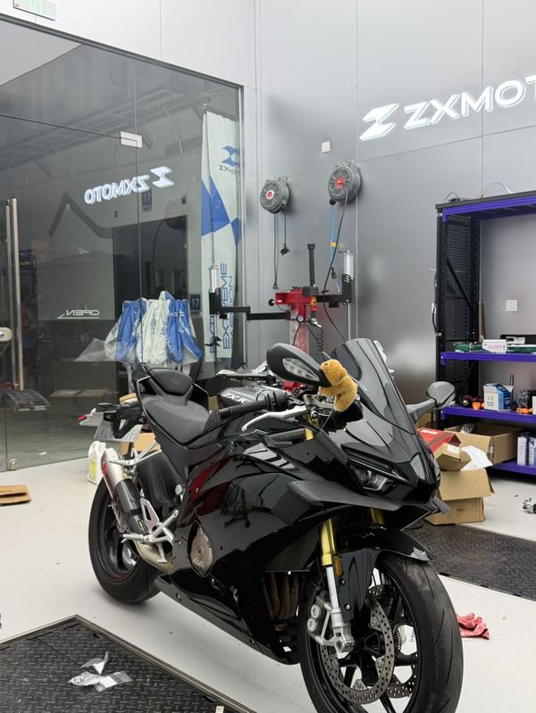 张雪机车 500RR