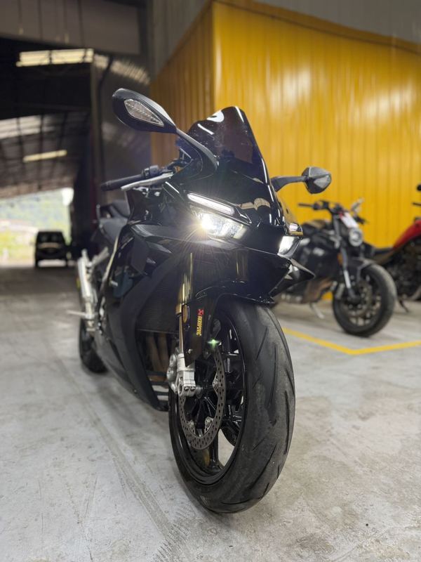 张雪机车 500RR