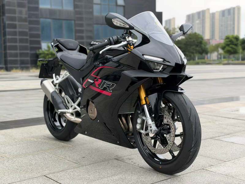 张雪机车 500RR
