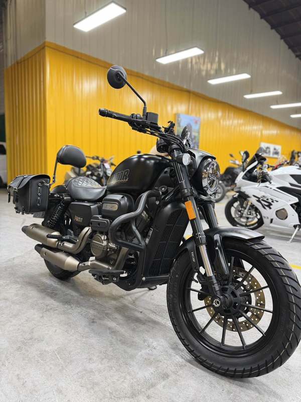 QJMOTOR 闪300S