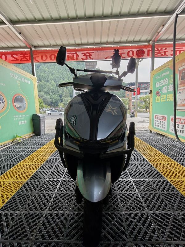 QJMOTOR 鸿125