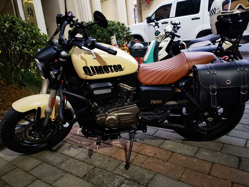 QJMOTOR 闪300S