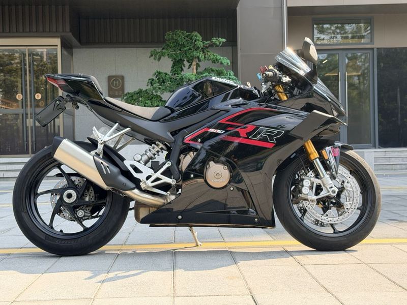 张雪机车 500RR