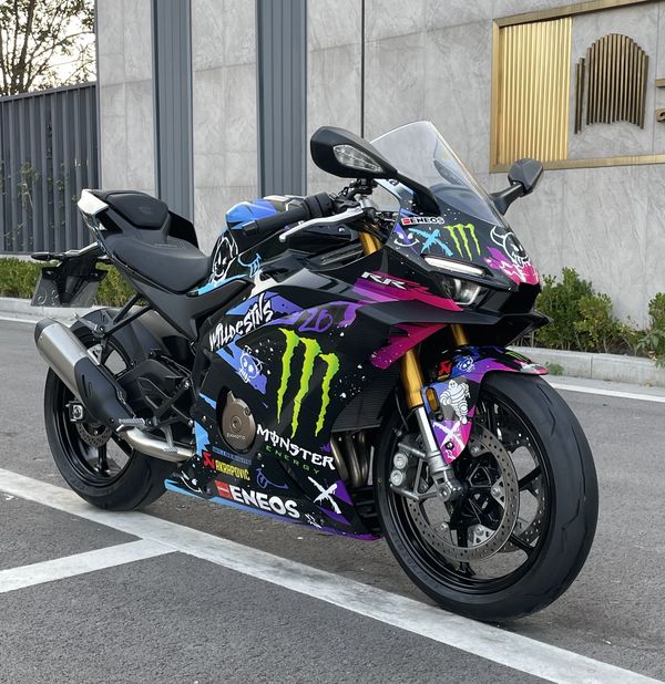 张雪机车 500RR