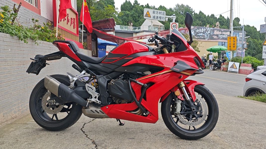 QJMOTOR 赛800