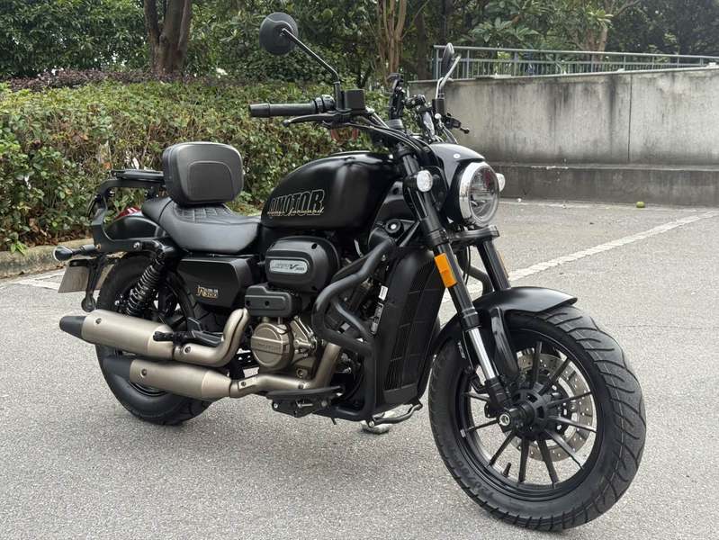 QJMOTOR 闪300S