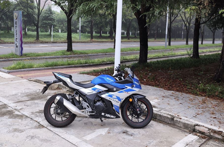 豪爵铃木 GSX250R
