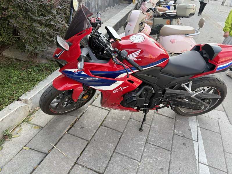 本田WING CBR400R