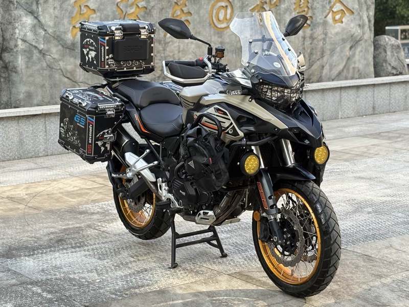 贝纳利 TRK552