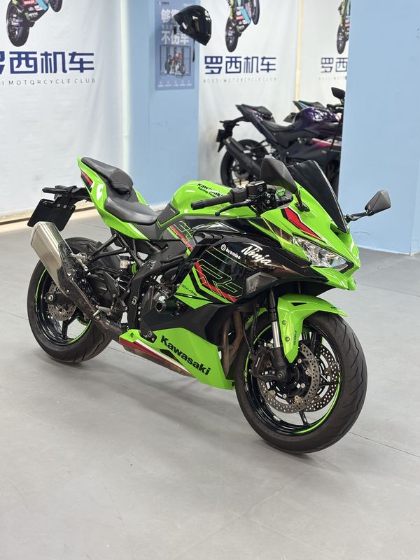 川崎 ZX-4R