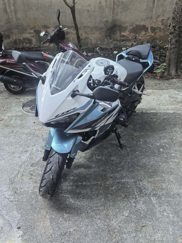 本田WING CBR400R