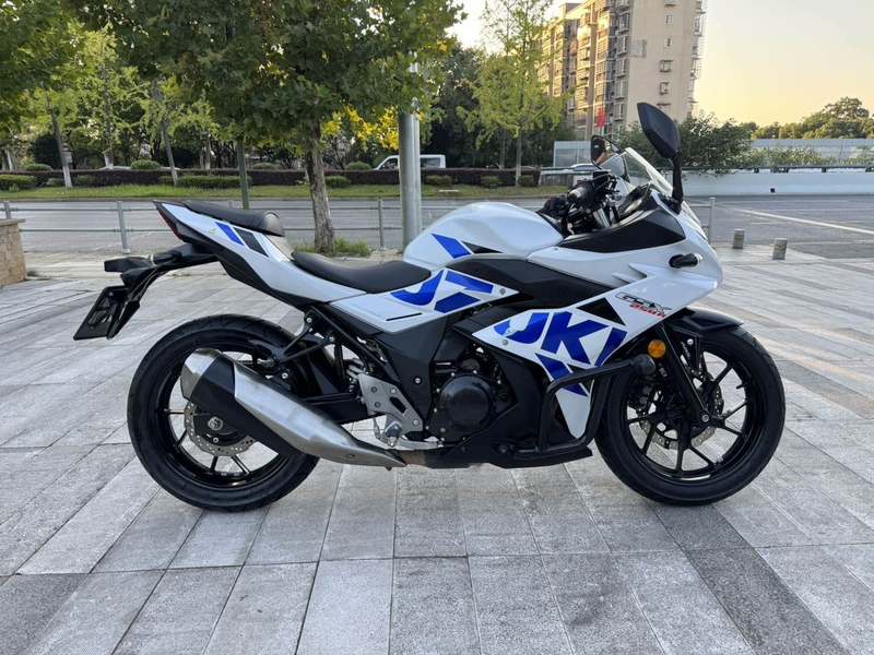 豪爵铃木 GSX250R