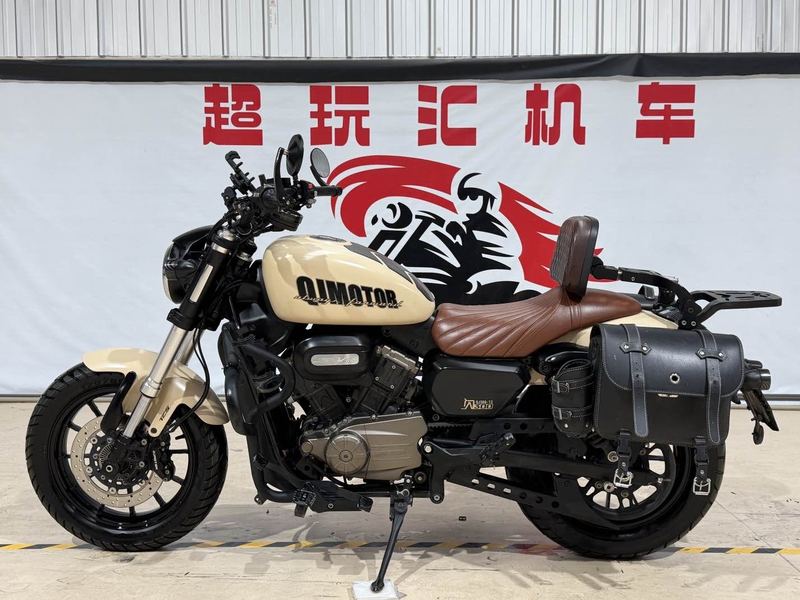 QJMOTOR 闪300S