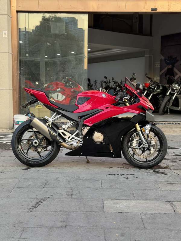 张雪机车 500RR