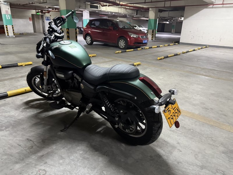 QJMOTOR 闪300S